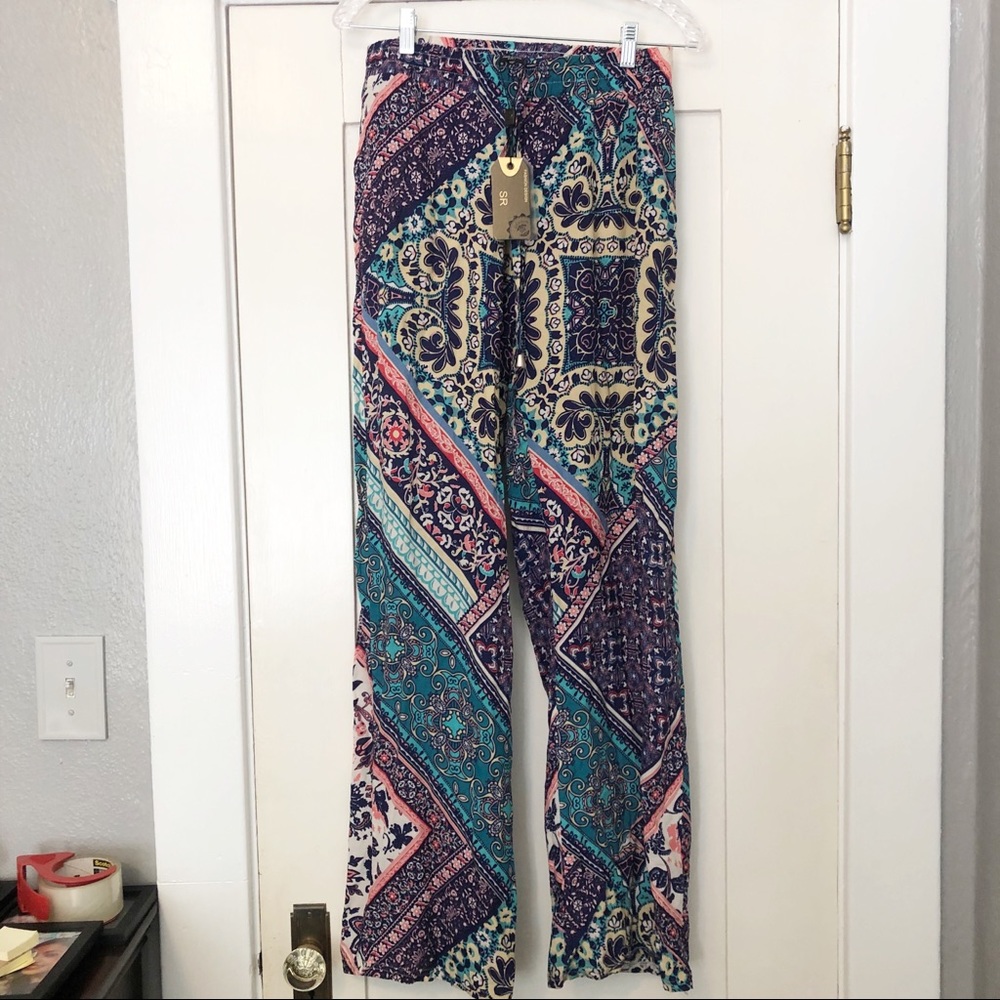 SR women’s pattern pants. Large